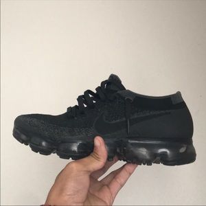 Women’s triple black vapormax